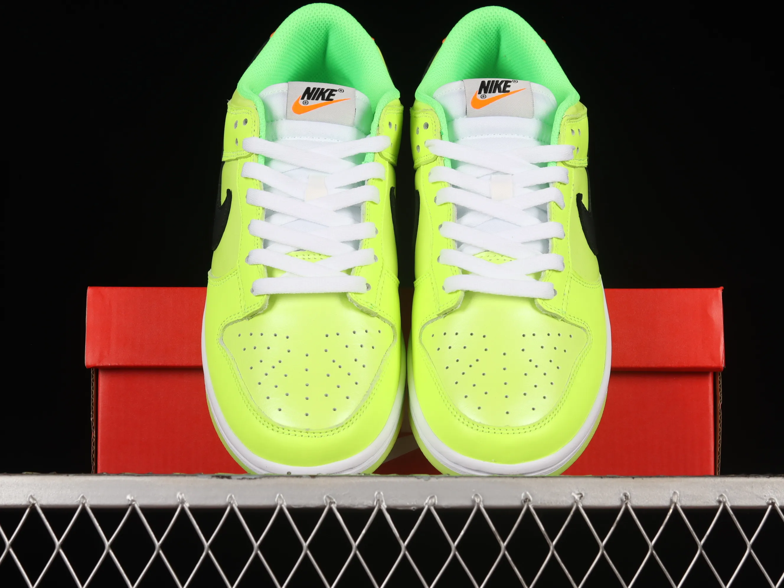 All categories Nk SB Dunk series Nk SB Dunk Low low-top sneakers Nk Dunk Low "Glow In The Dark" fluorescent green SB low-top sports and leisure sneakers FJ4610-702